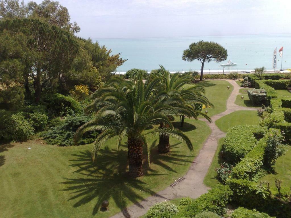 Bel Appartement Les Pieds Dans L'Eau Villeneuve-Loubet Εξωτερικό φωτογραφία